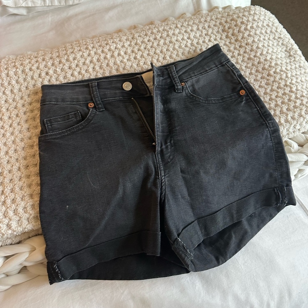 H&M high waisted black shorts